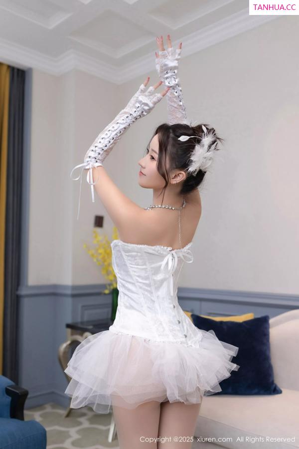   [XiuRen]高清写真图 2025.04.16 No.10161 杏子Yada 白色连衣短第13张图片